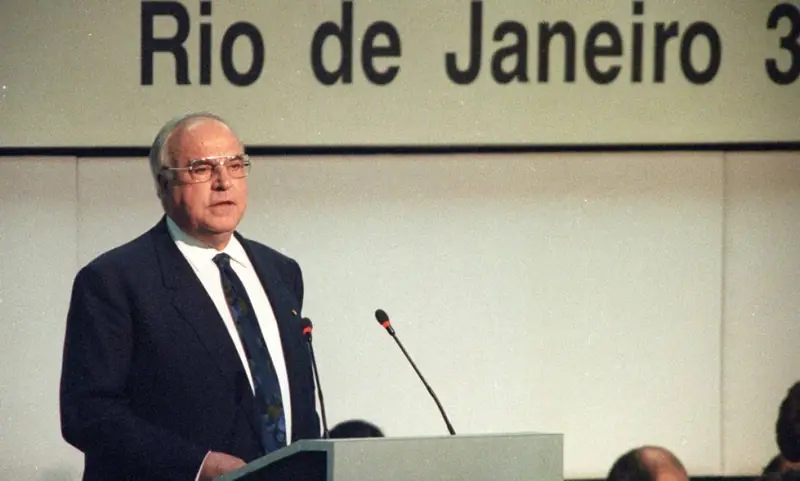 O chanceler alemão Helmut Kohl discursa na Rio-92, junho de 1992 (dia exato não informado na origem)