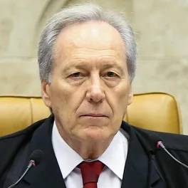 Wikimedia Commons, Ricardo Lewandowski em novembro de 2016 (recorte).jpg, Marcelo Camargo/Agência Brasil, CC BY 2.0