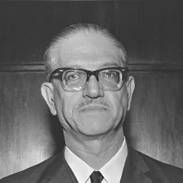 Wikimedia Commons, Alfredo Buzaid, Ministro da Justiça..tif, Unknown Unknown, Public domain