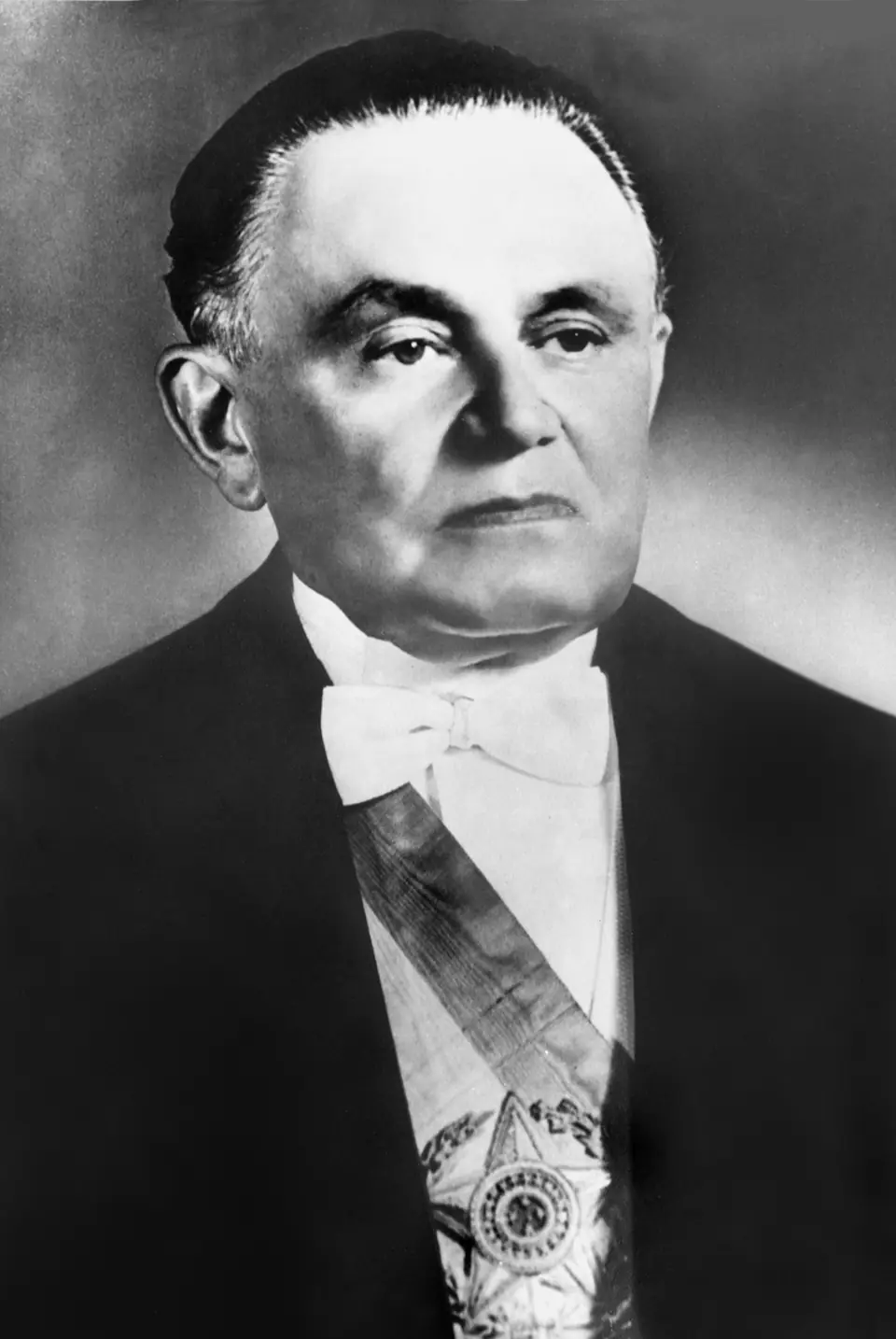 O marechal Castelo Branco, eleito presidente pelo Congresso nos termos do AI-1, foto oficial de 1964