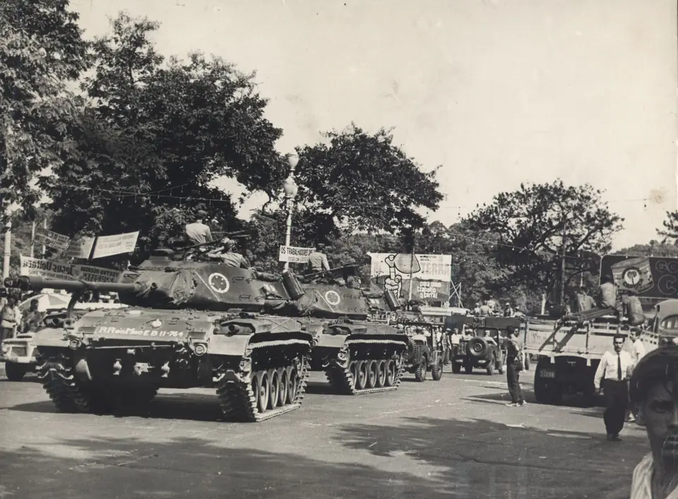 Tanques cercam a área do comício, 13 de março de 1964