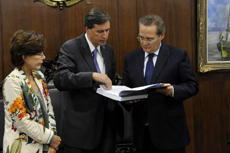 O relatório da Comissão Nacional da Verdade chega ao Senado (10/12/2014)
