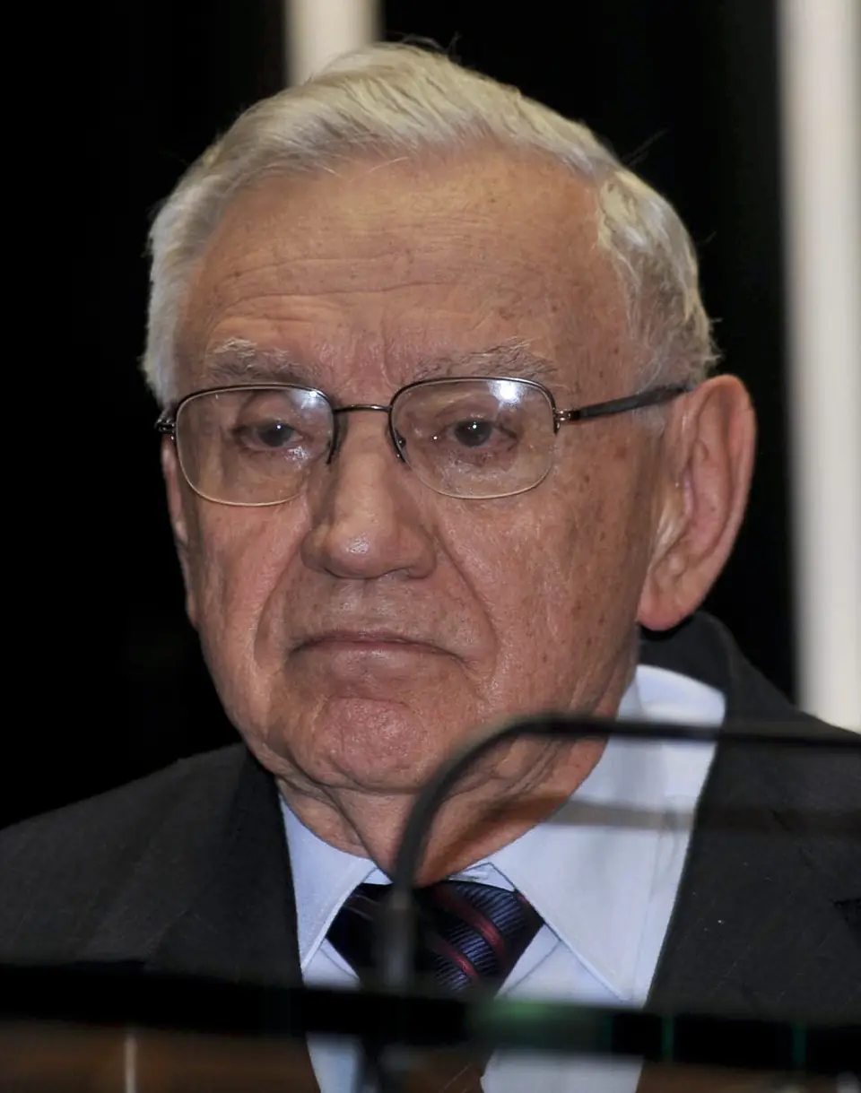 Ozires Silva, engenheiro do projeto Bandeirante e primeiro presidente da Embraer, em sessão do Senado pelos 42 anos da empresa (2011)
