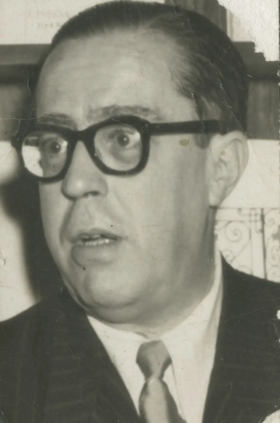 Sérgio Buarque de Holanda, fundador do IEB, em 1957