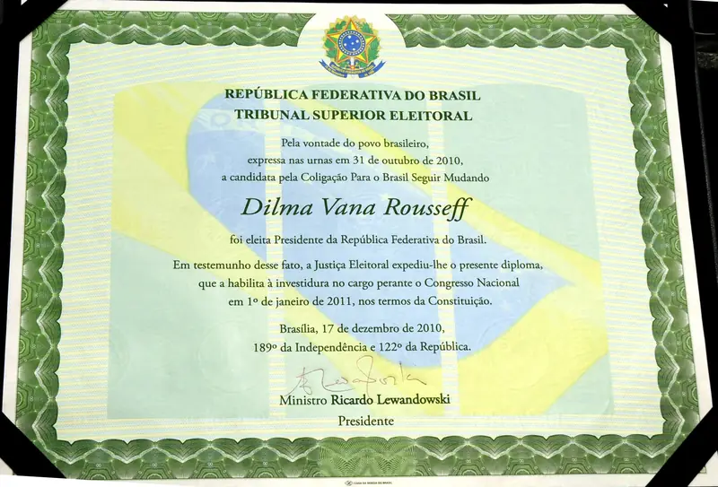 O diploma do TSE que declarou Dilma Rousseff eleita presidente da República em 2010