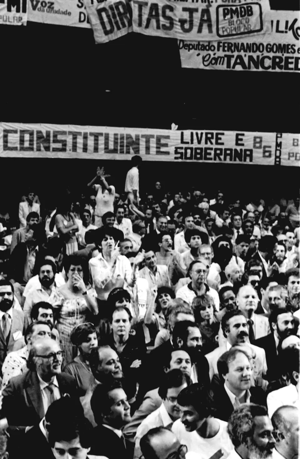 Manifestação pelas diretas no plenário da Câmara dos Deputados, abril de 1984