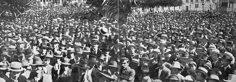 Operários em greve no comício do Comitê de Defesa Proletária, 16 de julho de 1917