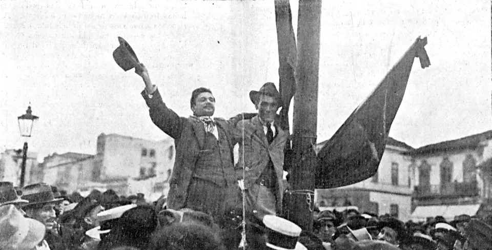 Um orador fala aos operários durante a greve geral, julho de 1917