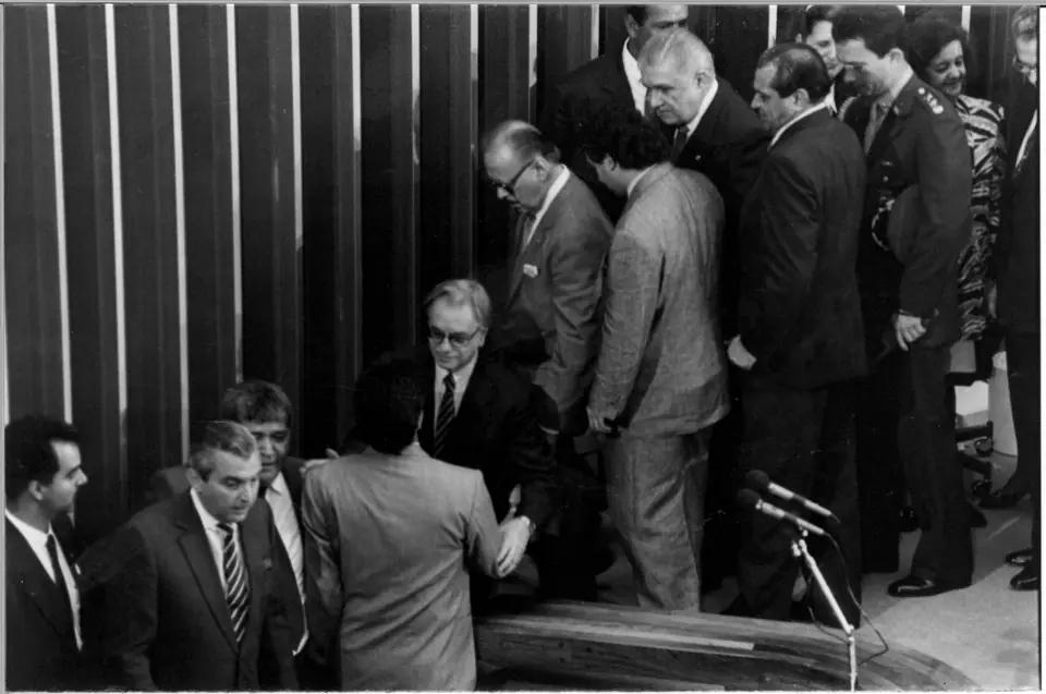 Itamar Franco empossado pelo Congresso depois da renúncia de Collor, 29 de dezembro de 1992