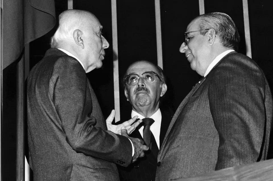 Ulysses Guimarães, Humberto Lucena e Jutahy Magalhães durante a sessão de instalação