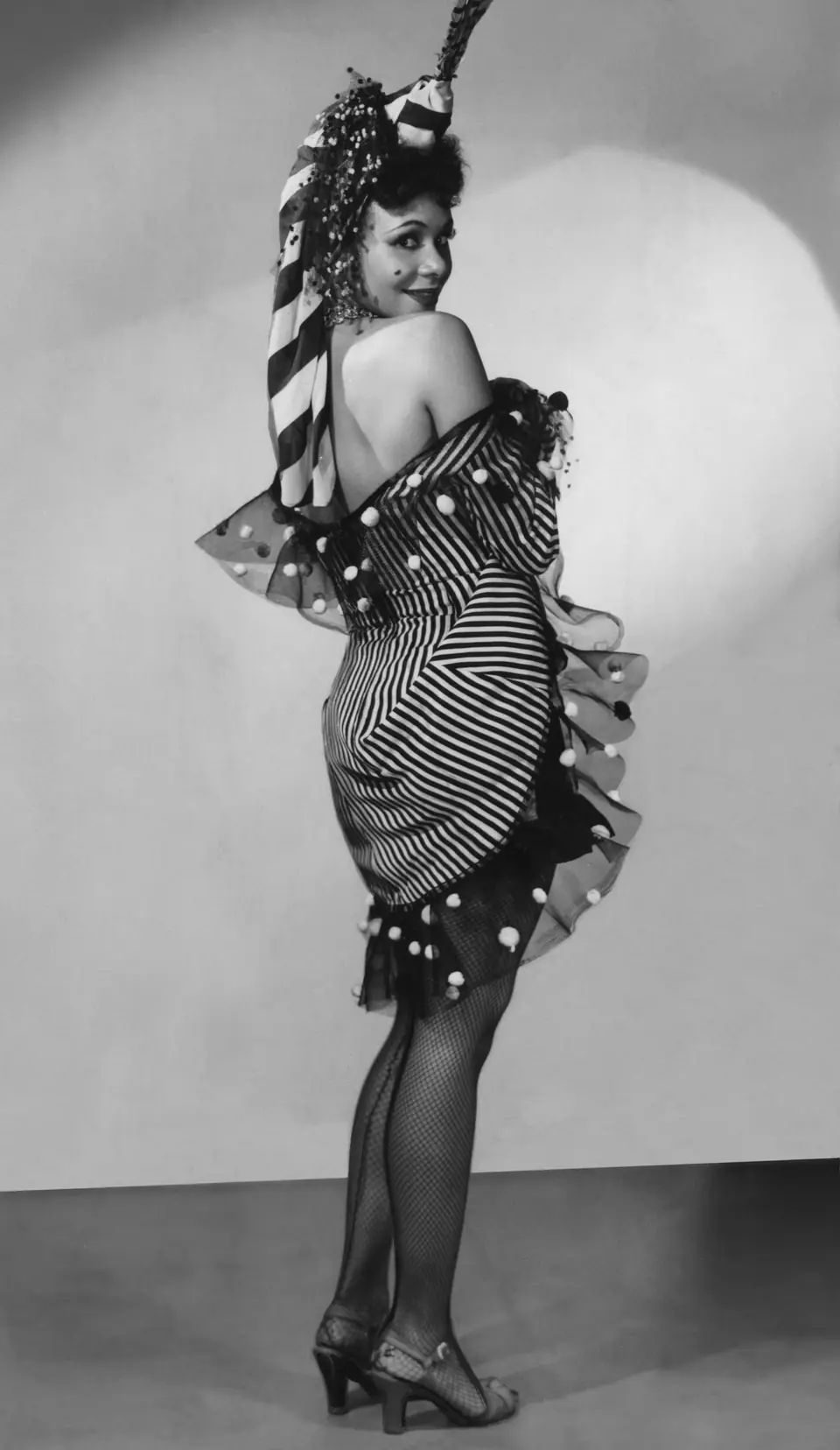 Katherine Dunham em Tropical Revue, Martin Beck Theatre, Nova York, 16 de outubro de 1943