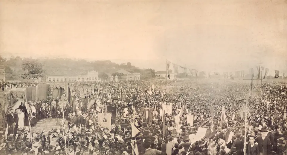 Missa campal em ação de graças pela abolição, no Rio, maio de 1888, foto de Antônio Luiz Ferreira