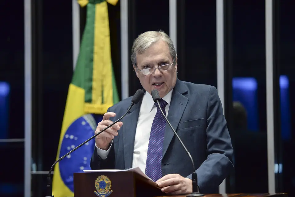 Tasso Jereissati, relator do projeto no Senado, discursa no plenário em 21/06/2016, dia da votação