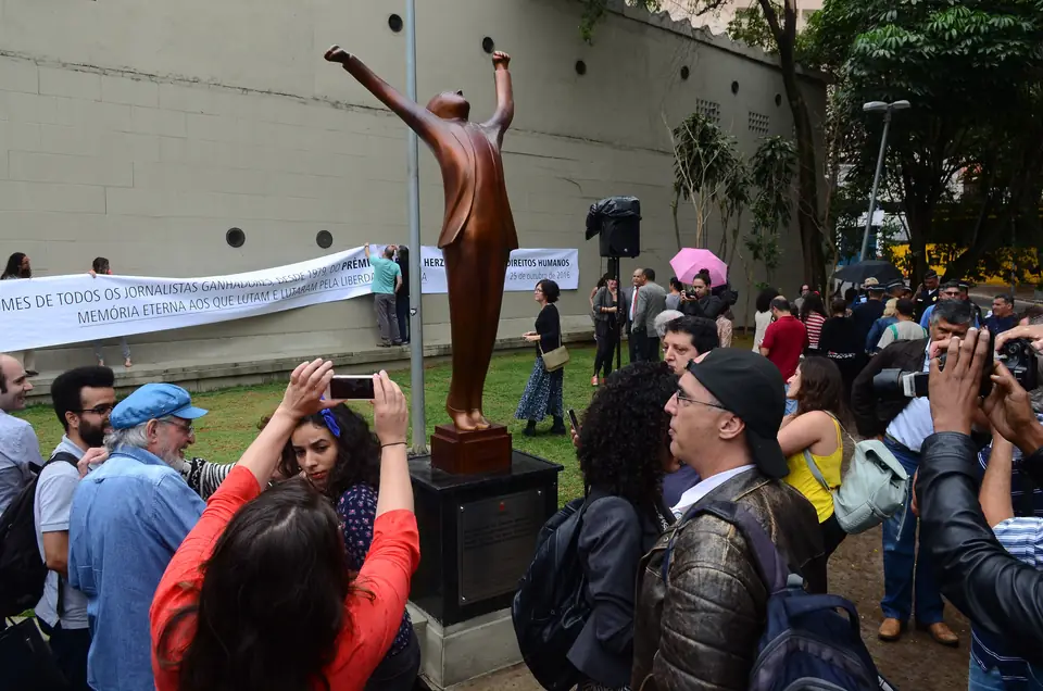 Inauguração da escultura em homenagem a Vladimir Herzog na Câmara Municipal de São Paulo, 25 de outubro de 2016