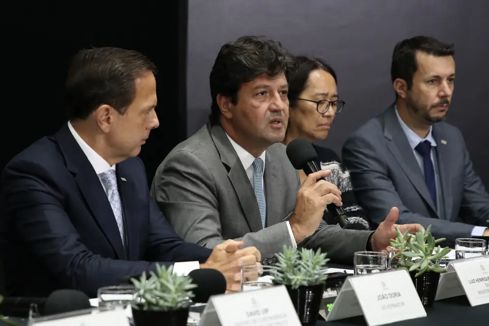 Luiz Henrique Mandetta, ministro da Saúde, e João Doria, governador de São Paulo, na entrevista coletiva sobre o novo coronavírus em São Paulo (Flickr do governo paulista, 27/02/2020)