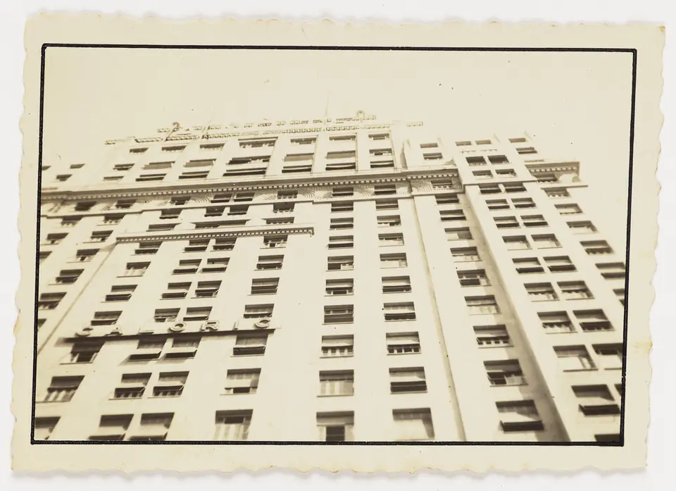 O Edifício A Noite, na praça Mauá, sede da Rádio Nacional, em foto antiga