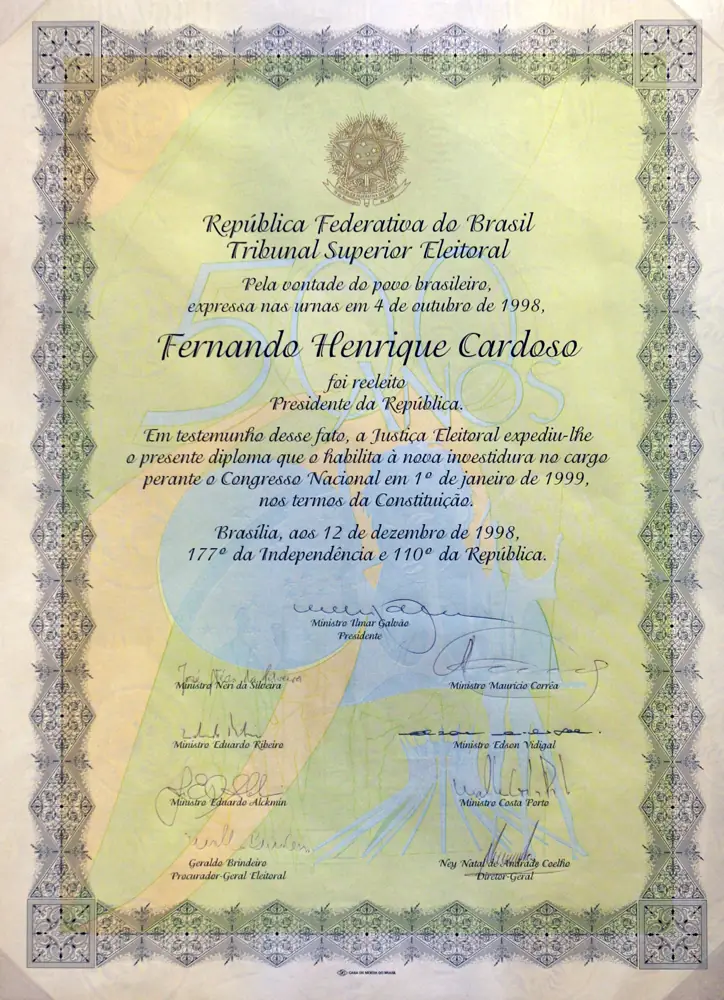 O diploma do TSE da reeleição de Fernando Henrique Cardoso, em 1998