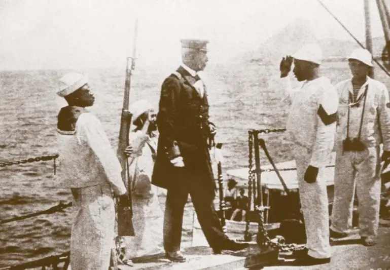 João Cândido entrega o comando do Minas Geraes ao capitão Pereira Leite, fim da revolta (1910)