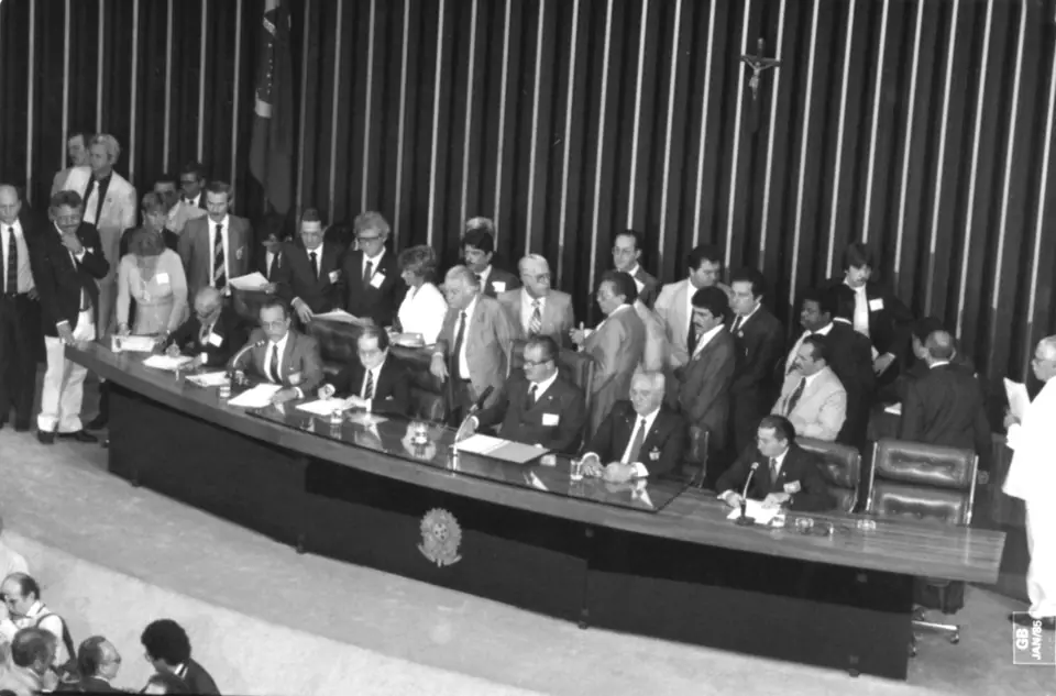 O Colégio Eleitoral reunido no plenário da Câmara dos Deputados, 15 de janeiro de 1985