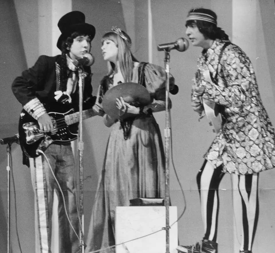 Os Mutantes (Arnaldo Baptista, Rita Lee e Sérgio Dias) no palco, agosto de 1969